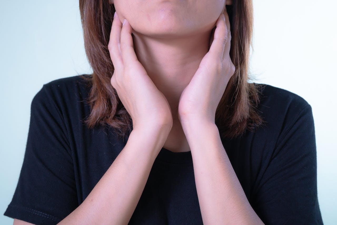 19 signs of thyroid problems